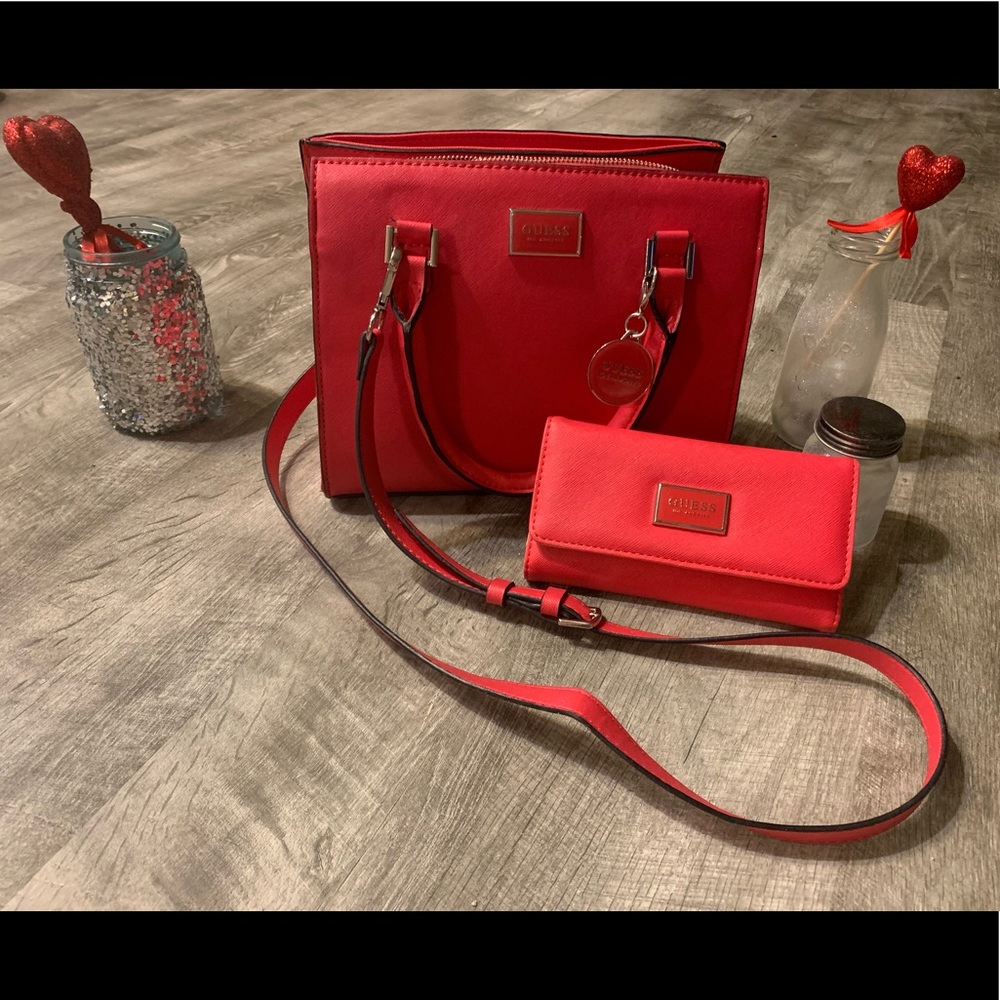 Guess purse & matching Wallet 💕